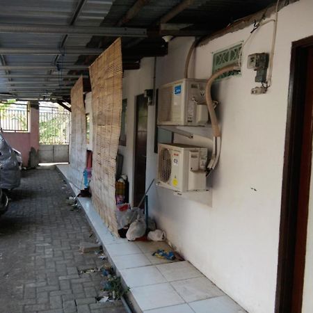 Hotel Kost 48 Surabaya Exterior foto