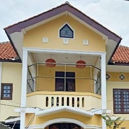 Hotel Kost 48 Surabaya Exterior foto