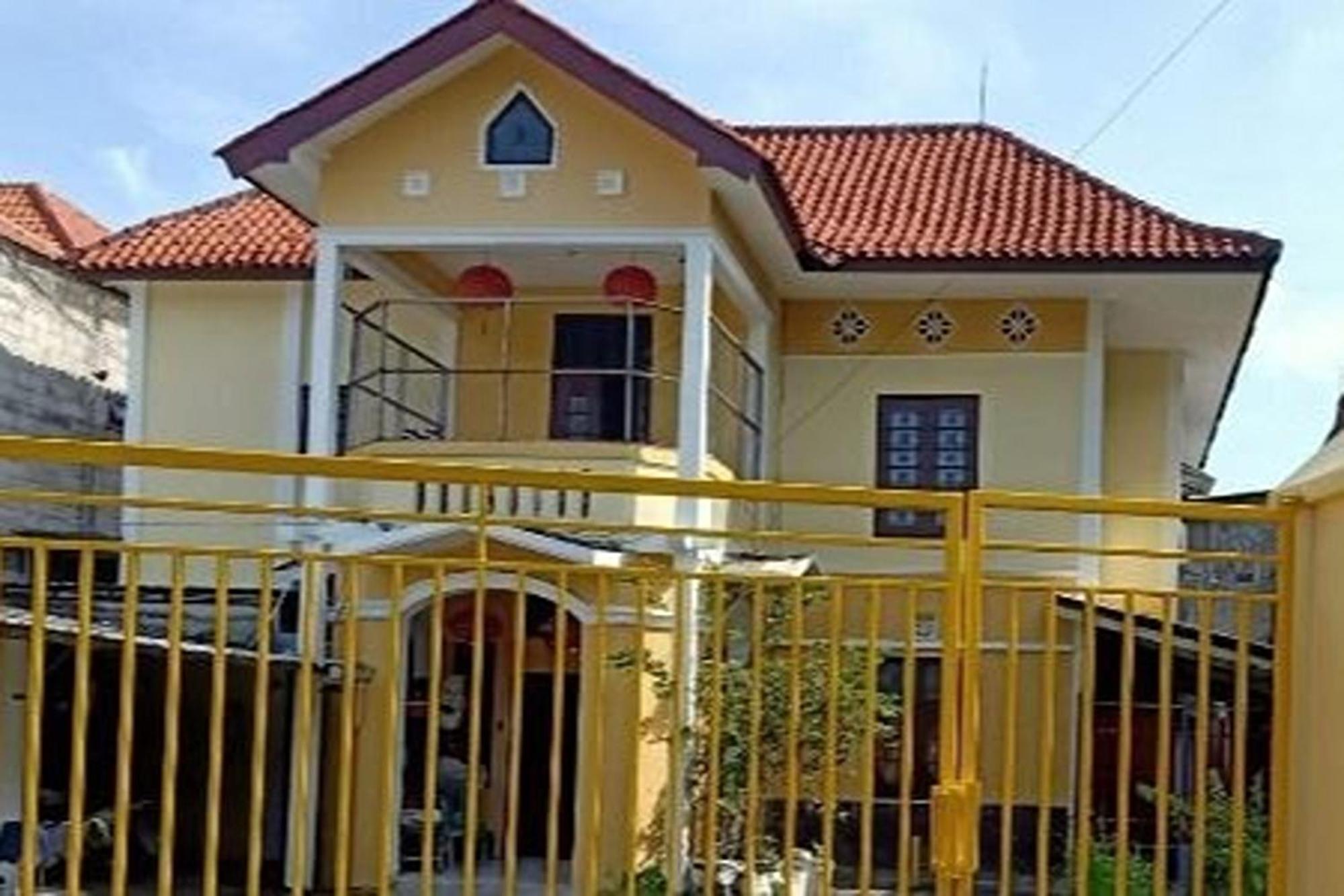 Hotel Kost 48 Surabaya Exterior foto