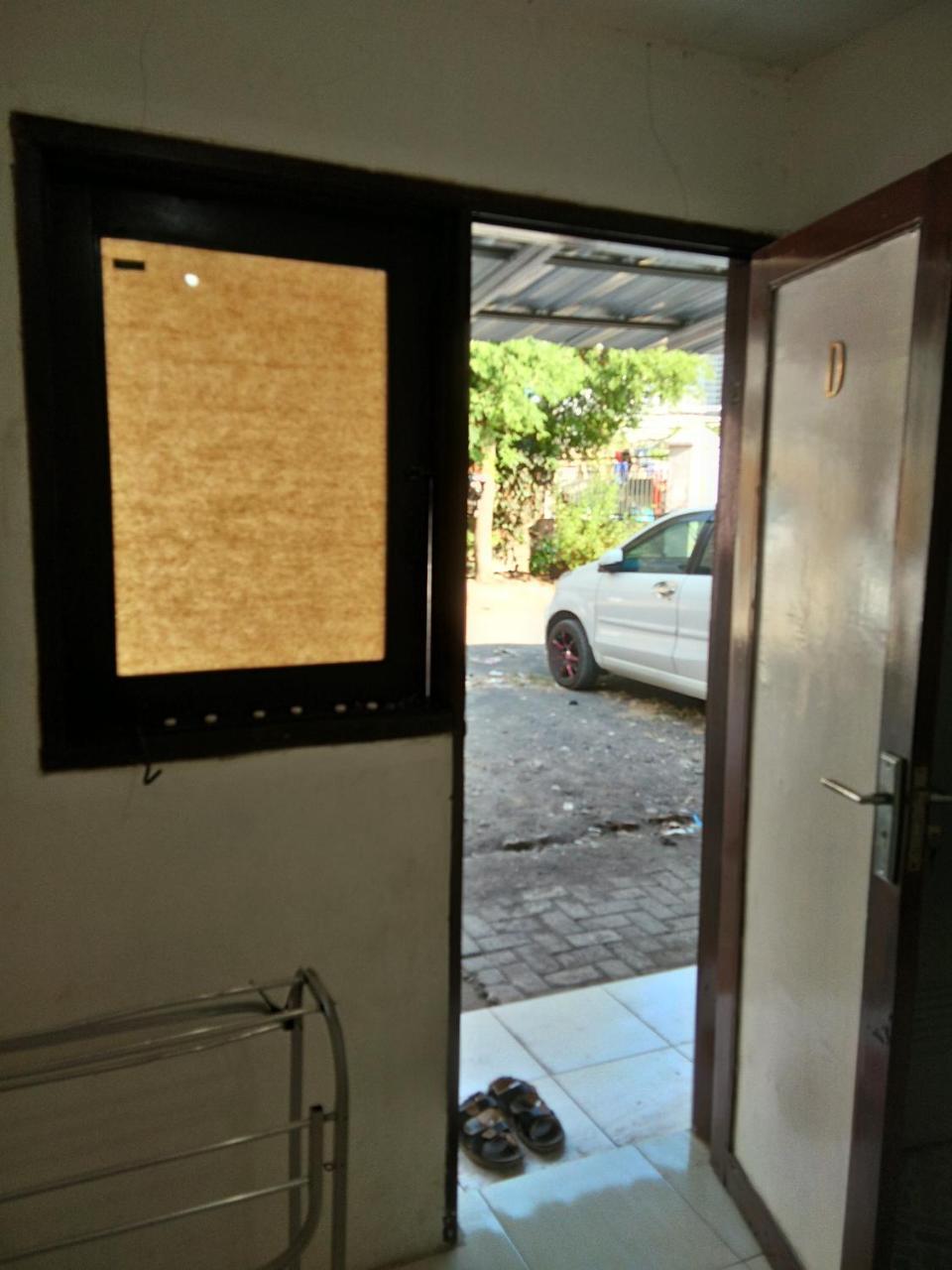 Hotel Kost 48 Surabaya Exterior foto
